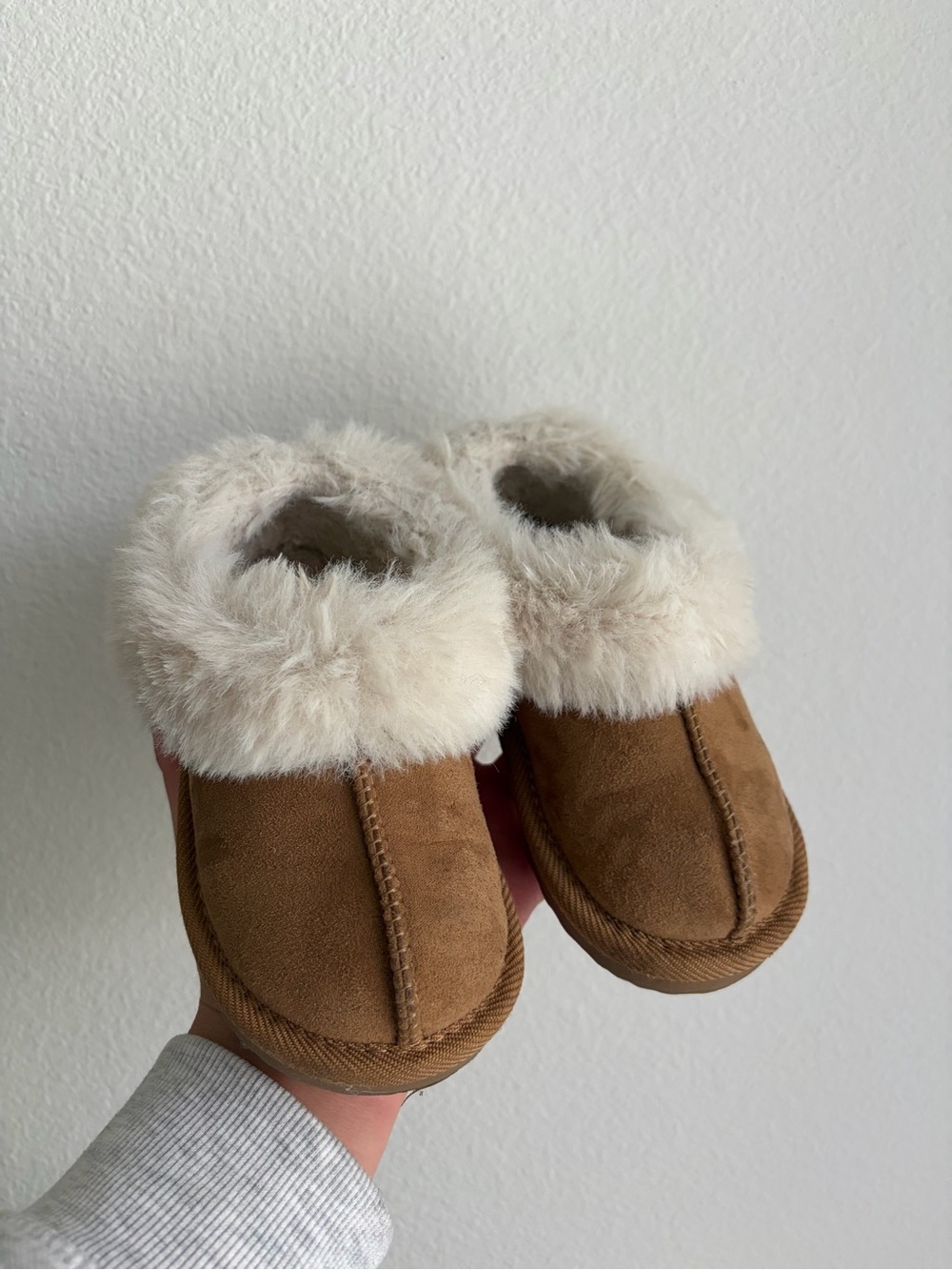 Cat & Jack Brown Faux Fur Trim Kids Slipper